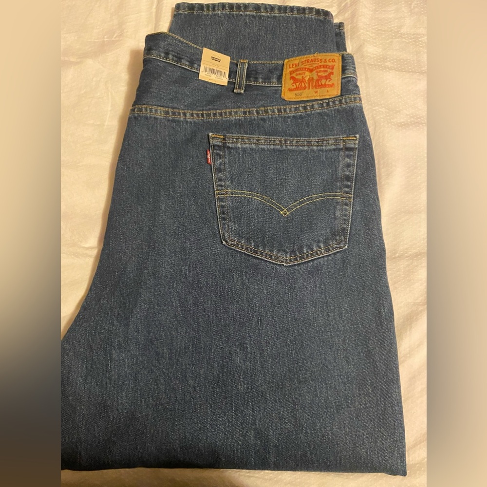 Men’s Levi’s 550 Relaxed Jeans 50X32 NWT